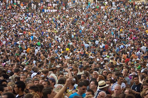 Resultado de imagen de muchedumbre